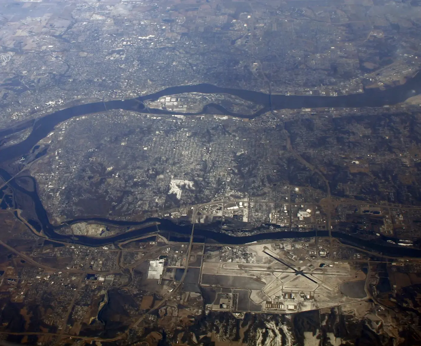 Aerial view of the Quad Cities along the Mississippi River — Davenport, Bettendorf, Moline, Rock Island and East Moline